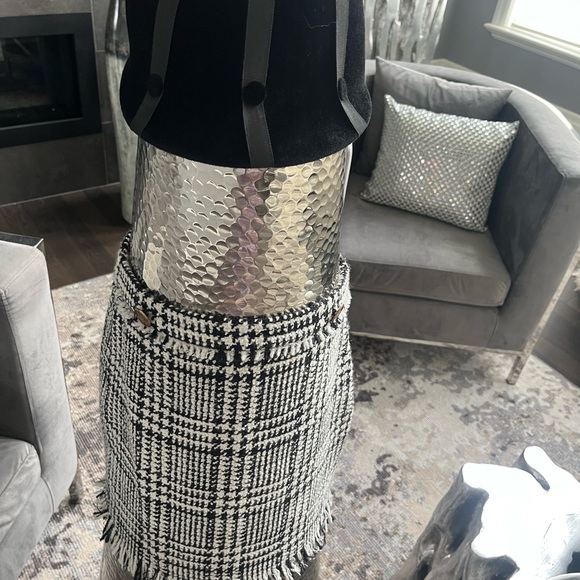 ZARA dressing rich Chanel classy look mini skirt size small 💍👜👡skirt is ZARA - Picture 9 of 17